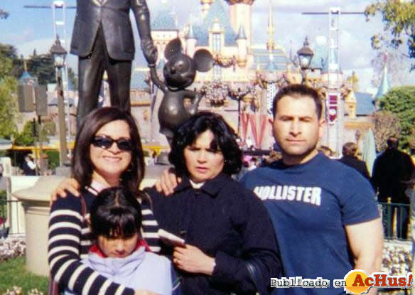 Imagen de Disneyland California  Walt y Mickey Statue